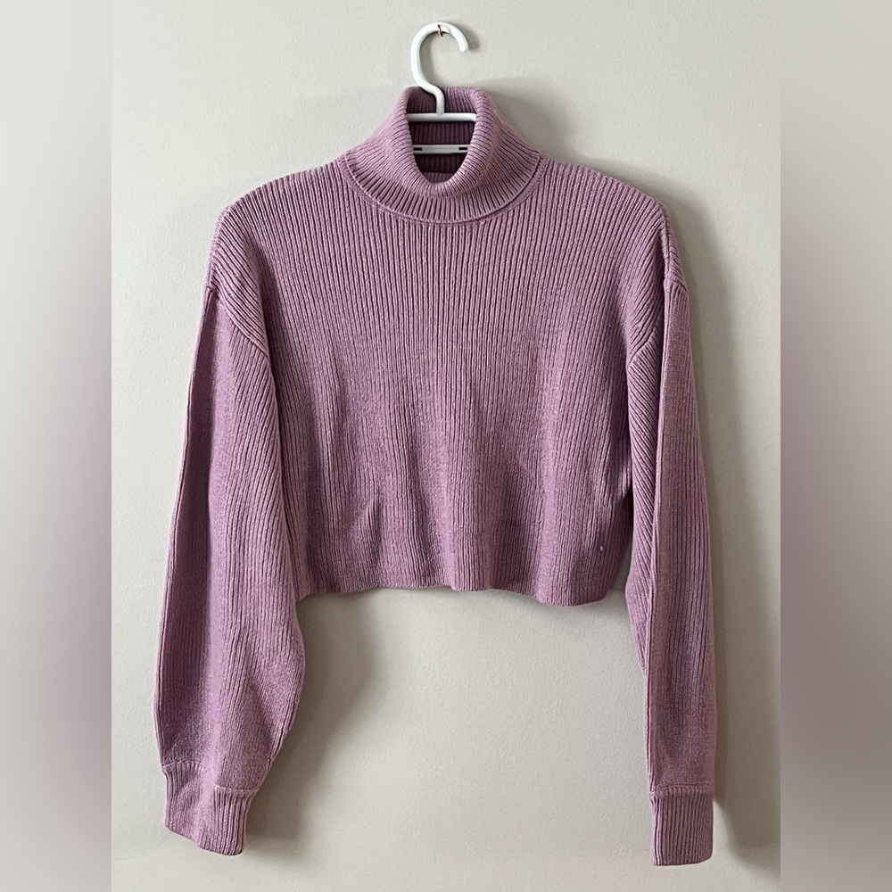 Women’s H&M Cropped Turtleneck Sweater